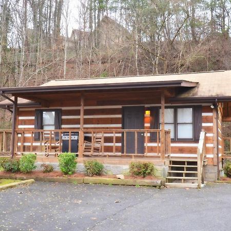 Tucked Away Cabin Pigeon Forge Bagian luar foto