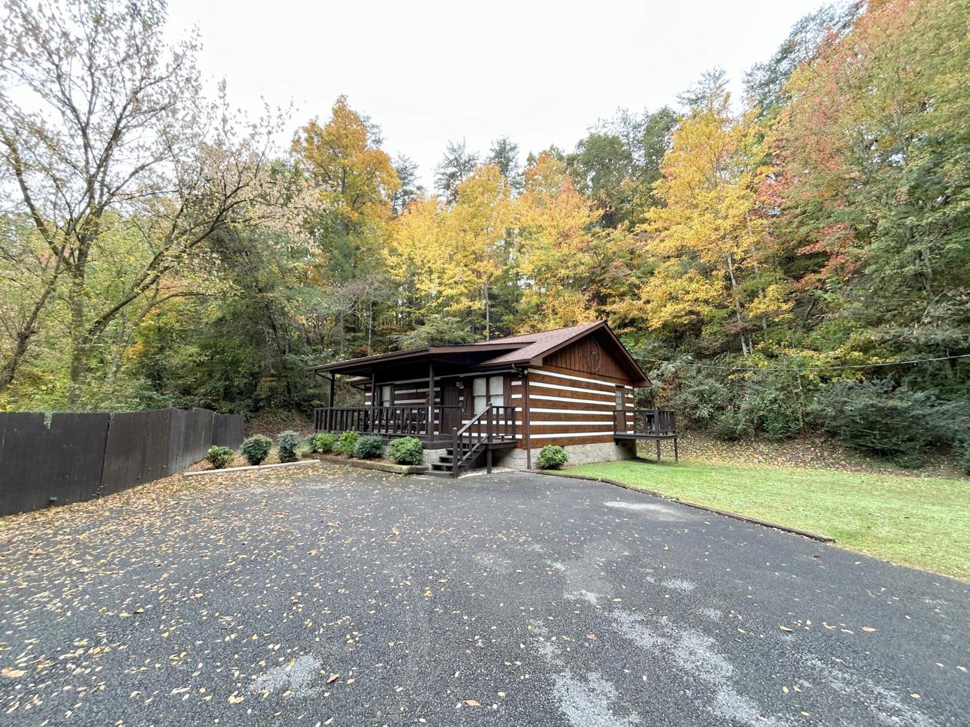Tucked Away Cabin Pigeon Forge Bagian luar foto